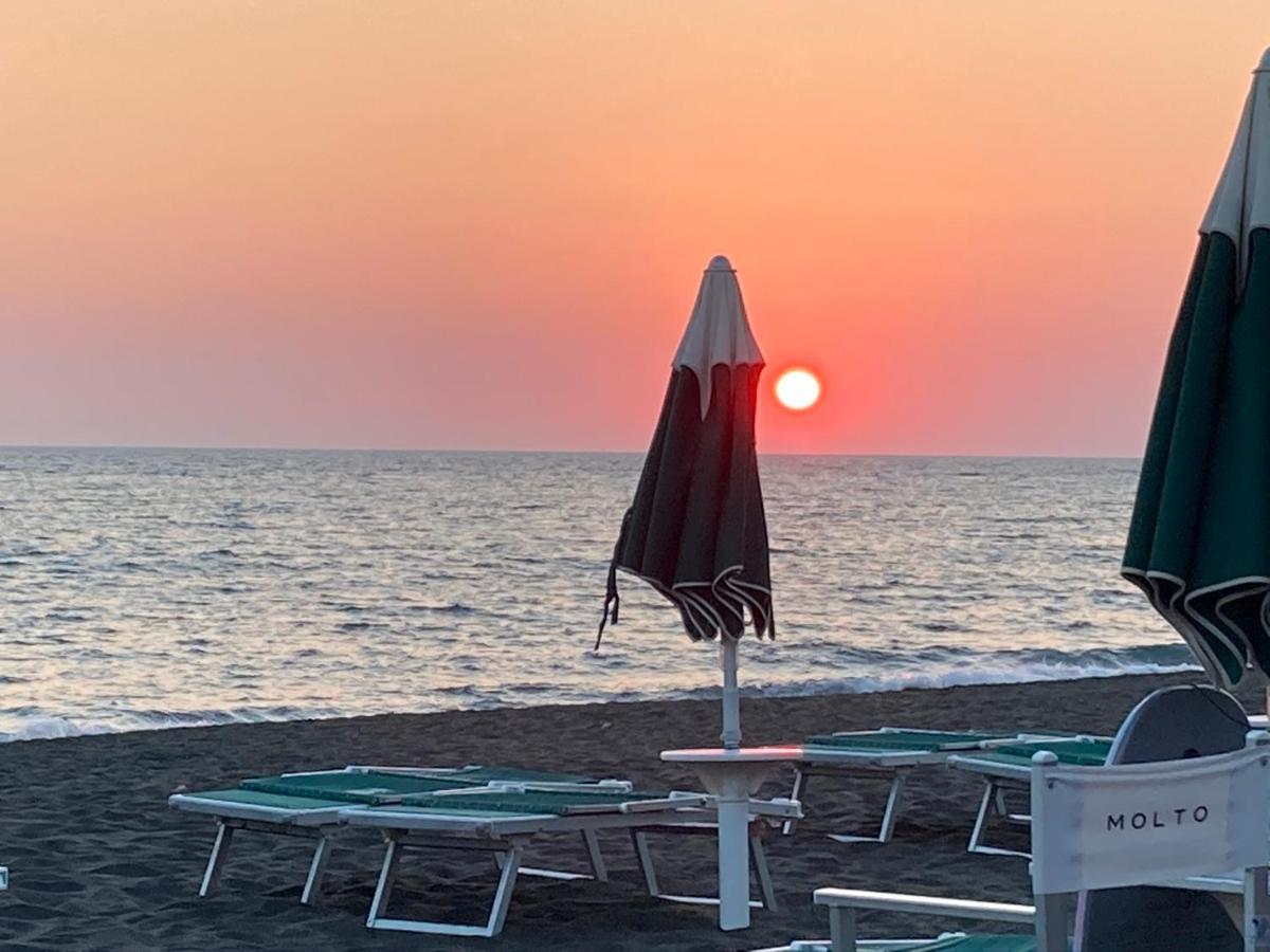 Вилла Rosso Tramonto Luxury-White- Ladispoli, Lungomare Regina Elena 58 Экстерьер фото